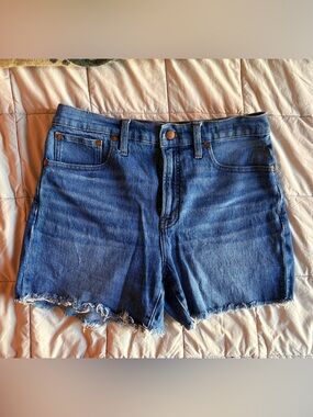 Madewell the perfect length mid shorts
